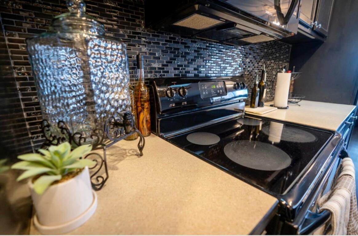Brooklynn'S Bay, Elegant Lakefront Condo Retreat Hot Springs Ngoại thất bức ảnh
